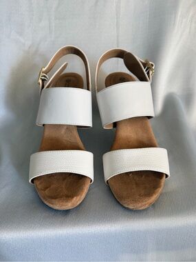 Preloved Women’s White Two-Strap Slingback Sandals